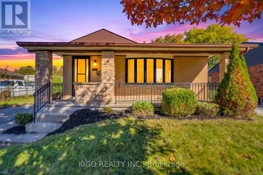 Detached at 54 TWEEDSMUIR AVENUE, London East