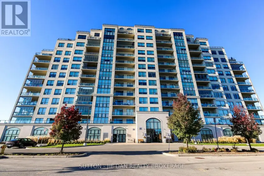 Apartment at 912 - 260 VILLAGEWALK BOULEVARD, London