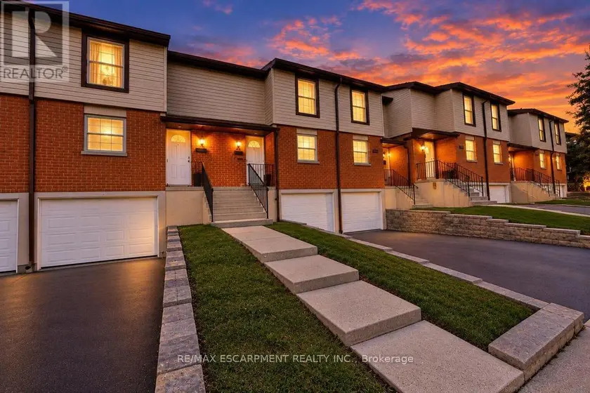 Townhouse at 21 - 10 ANGUS ROAD, Hamilton