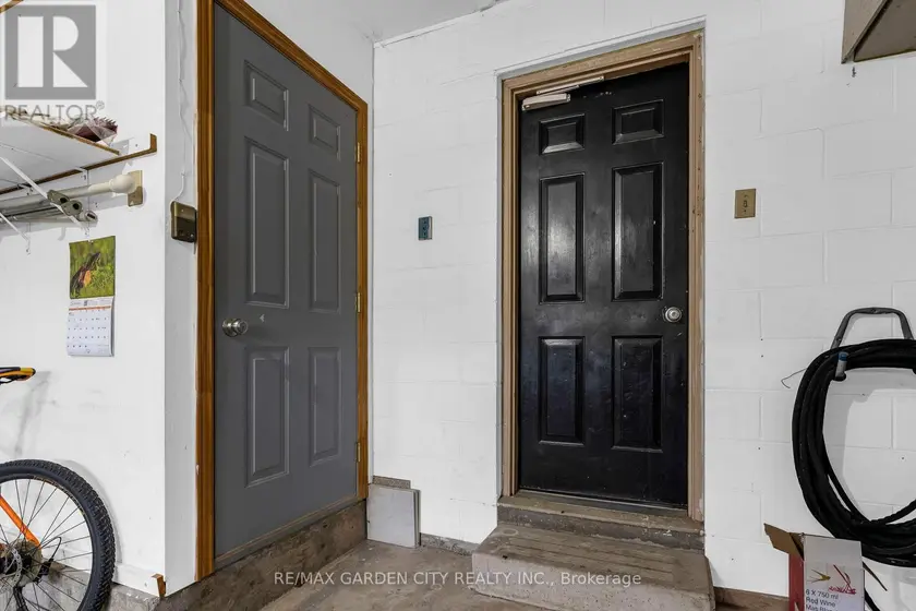 Detached at LOWER - 159 VALERA DRIVE, Hamilton