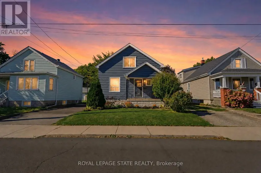 Detached at 206 CRAIGROYSTON ROAD, Hamilton