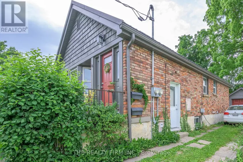 Detached at LOWER - 65 BYRON AVENUE E, London South