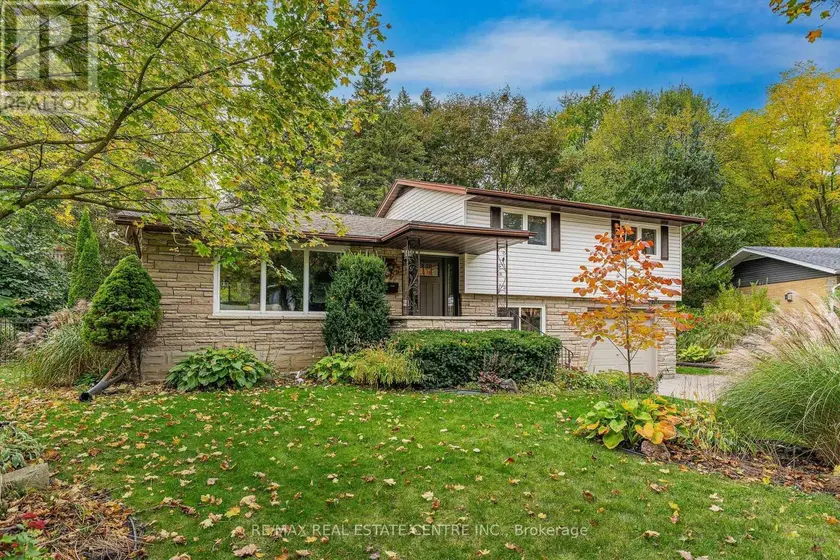 Detached at 33 SHADYWOOD CRESCENT, Kitchener