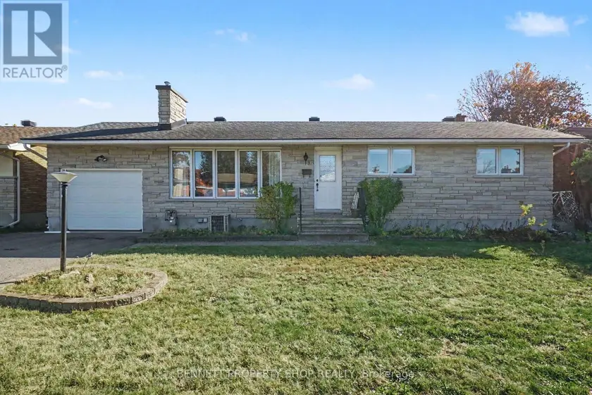 Detached at 18 KINGSBURY AVENUE, Ottawa