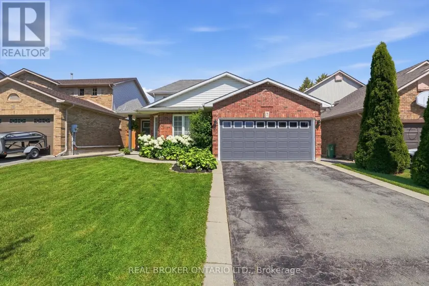 Detached at 7 ROCKHAVEN LANE, Hamilton