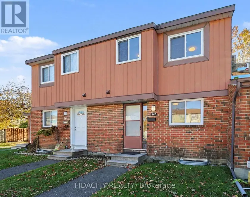 Townhouse at E - 44 FOXFIELD DRIVE, Ottawa