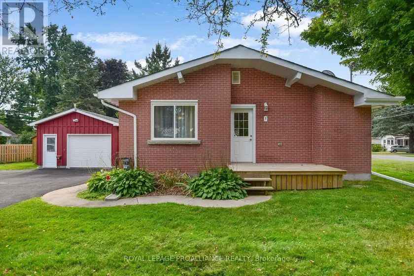 Detached at 3 GENEVA COURT, Brockville
