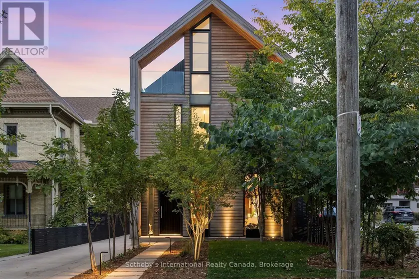 Detached at 32 AHRENS STREET W, Kitchener