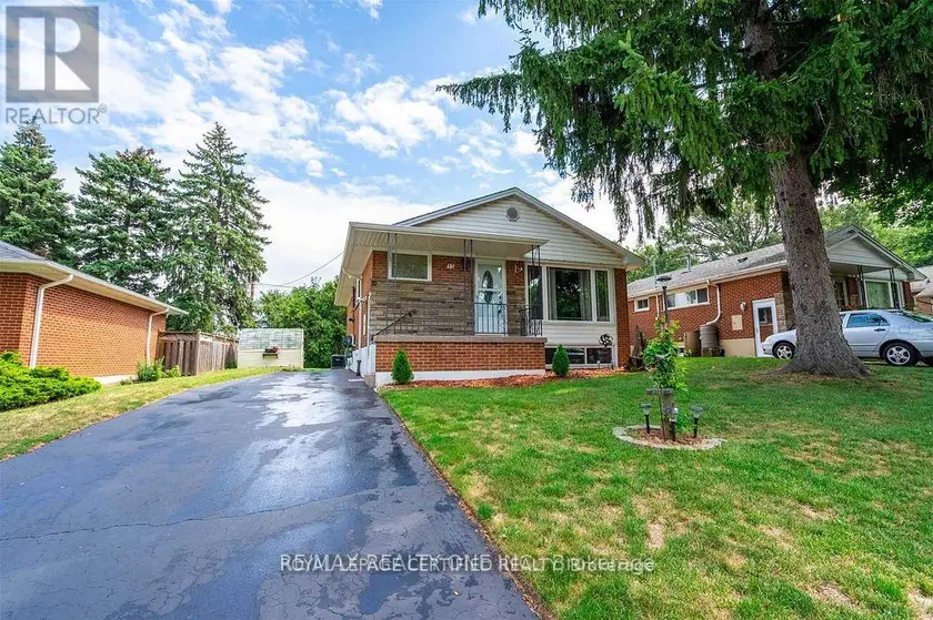 Detached at 17 CARWYN CRESCENT, Hamilton