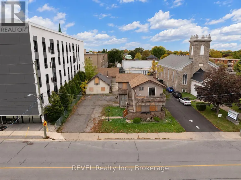 Multiplex at 21 PINE STREET S, Thorold