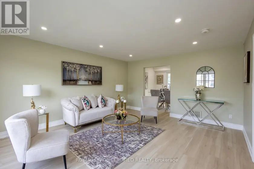 Semi-Detached/Link at 111 LIMERIDGE ROAD W, Hamilton