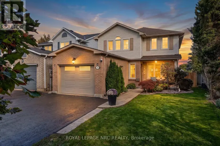 Detached at 74 STERLING STREET, St. Catharines