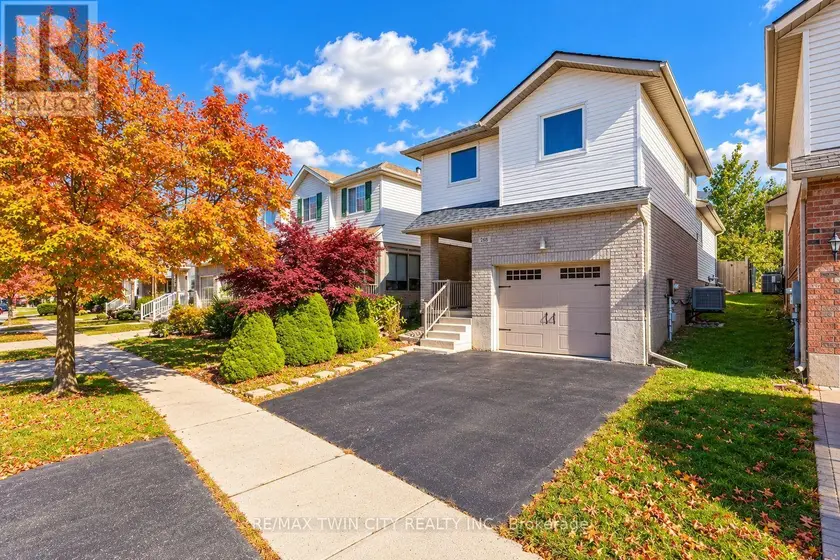 Detached at 268 KEEWATIN AVENUE, Kitchener