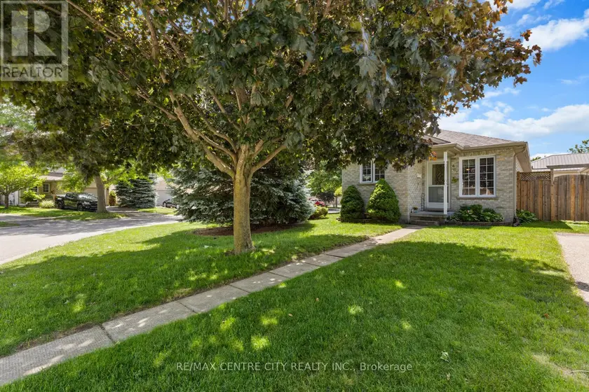 Detached at 463 EXMOUTH CIRCLE, London