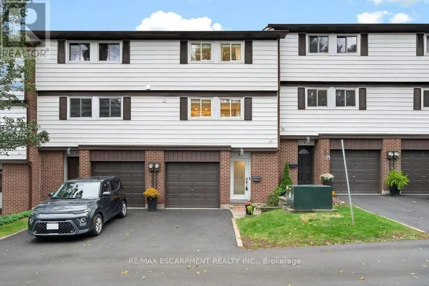 Townhouse at 7 BRIAR LANE, Hamilton