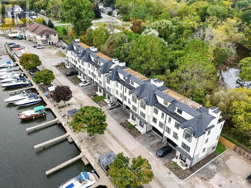 Townhouse at 6 - 21 HANDS INLET, Grimsby