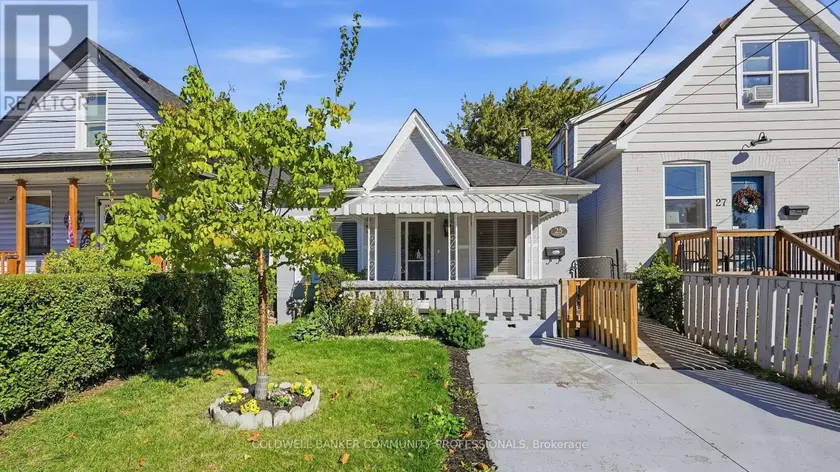 Detached at 25 HOPE AVENUE, Hamilton
