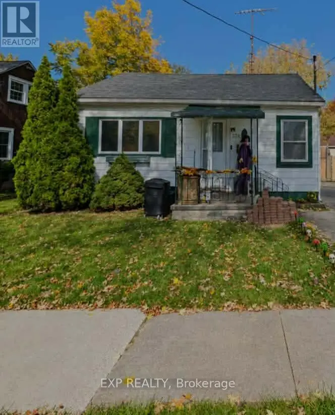 Detached at 221 HENRIETTA STREET N, Fort Erie