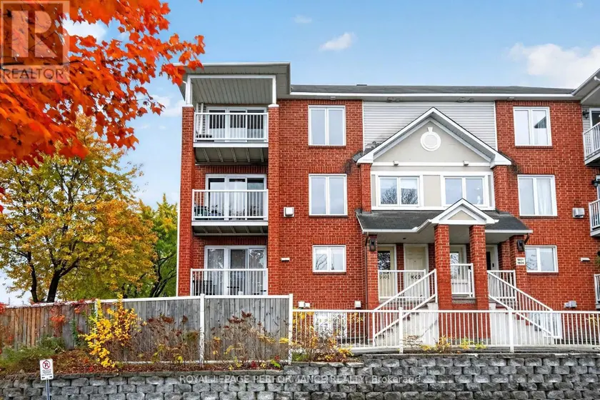 Townhouse at 1602 LOCKSLEY LANE, Ottawa