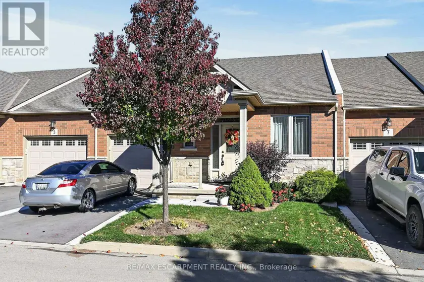 Apartment at 5 HILLGARTNER LANE, Hamilton