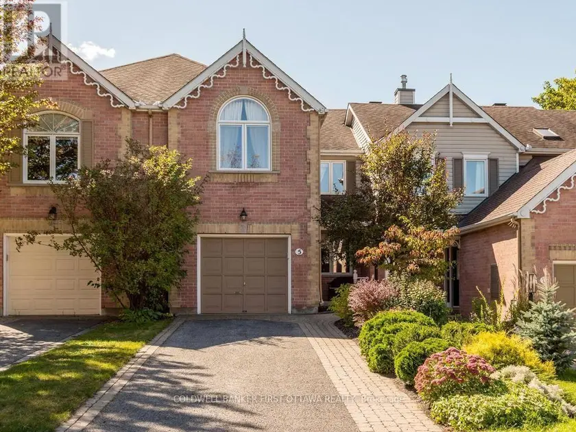 Townhouse at 5 CROSSING BRIDGE COURT, Ottawa