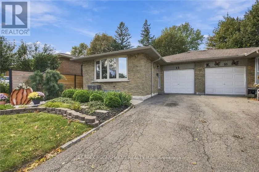 Semi-Detached/Link at 12 GLAMIS COURT, Hamilton