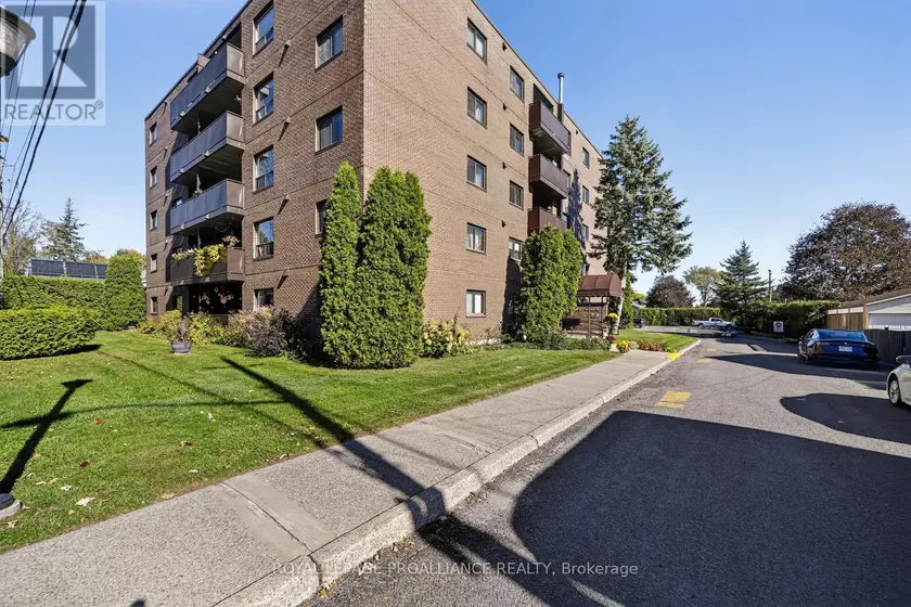 Apartment at 403 - 95 WINDSOR DRIVE, Brockville