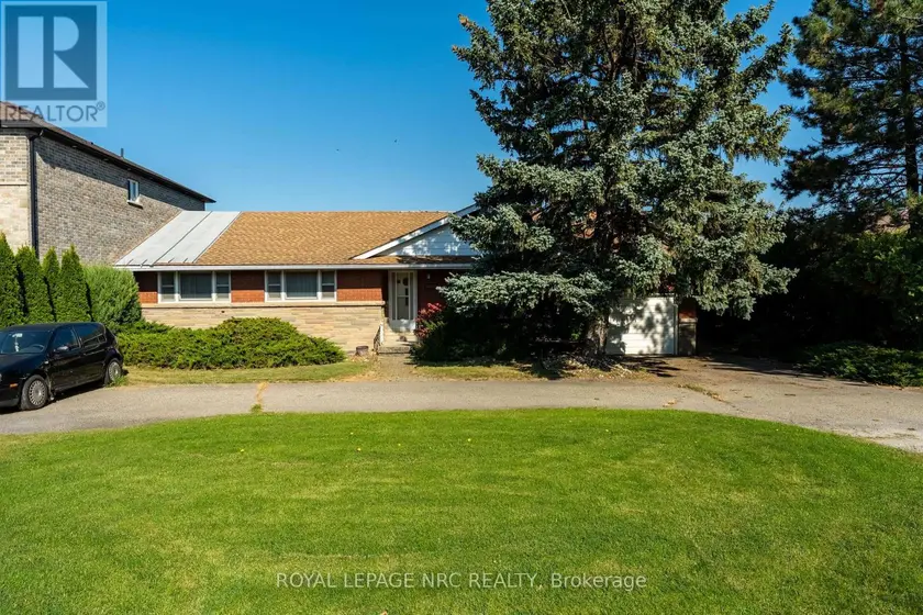 Detached at 1023 NORTH SERVICE ROAD, Hamilton