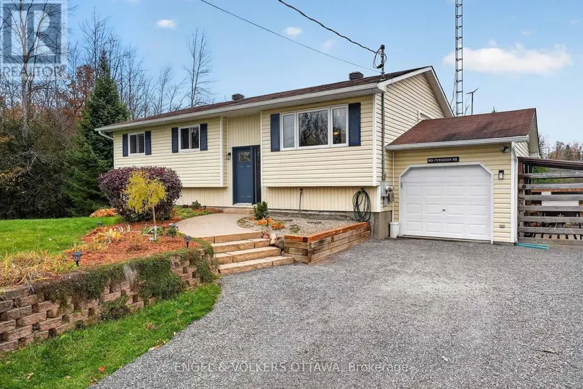 Detached at 901 FERGUSON ROAD, Beckwith