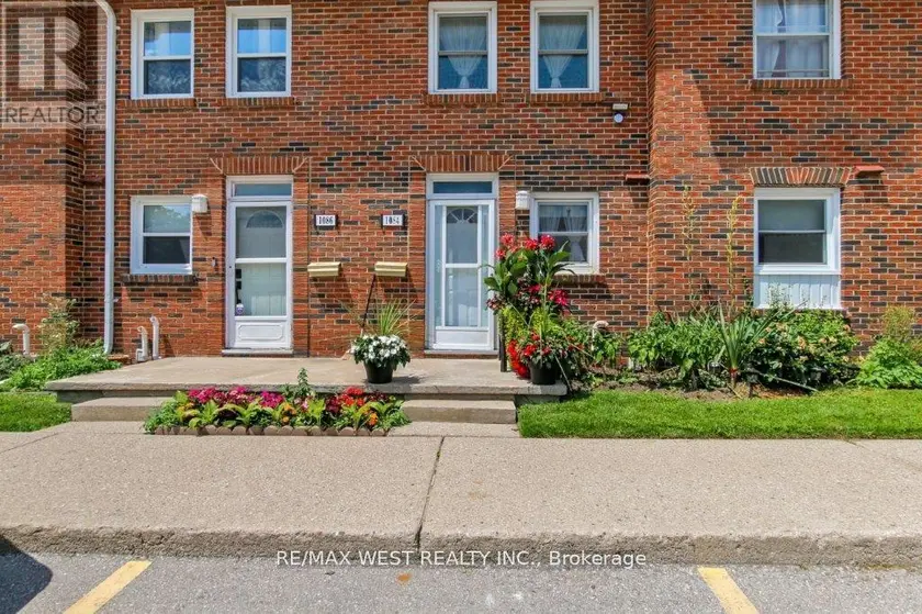 Townhouse at 1084 SOUTHDALE ROAD E, London