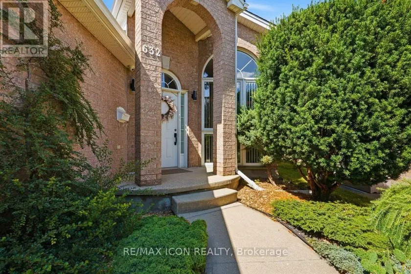 Detached at 632 THORNWOOD DRIVE, London North