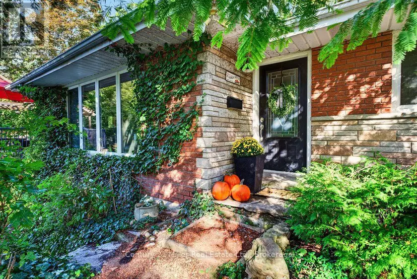 Detached at 6 ROSEBOUGH STREET, Hamilton
