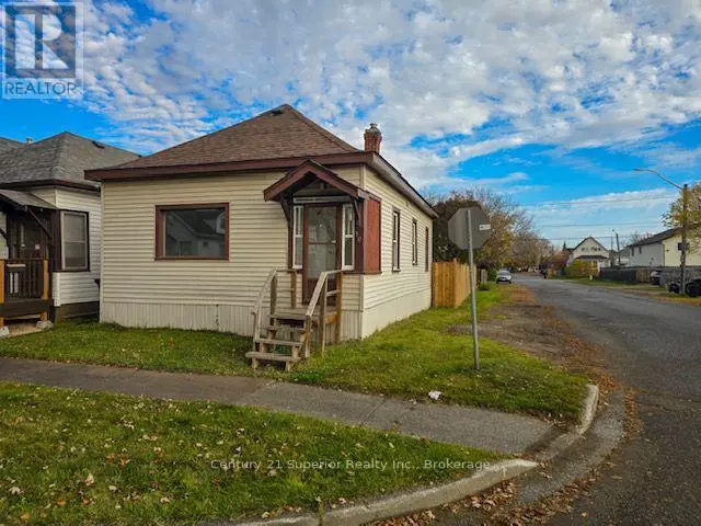 Detached at 301 OGDEN STREET, Thunder Bay