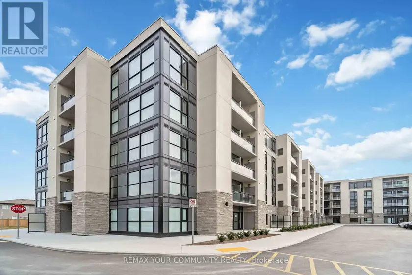 Apartment at UPPER PH04 - 50 HERRICK AVENUE, St. Catharines