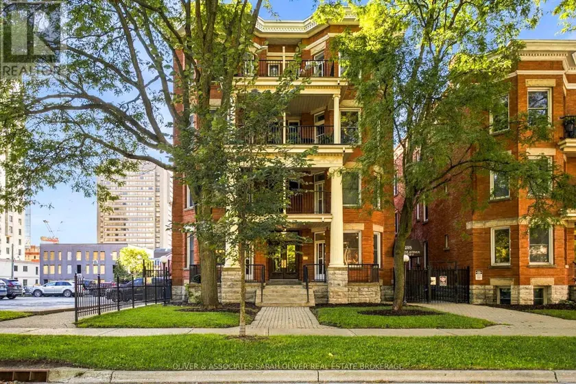 Apartment at 101 - 285 QUEENS AVENUE, London