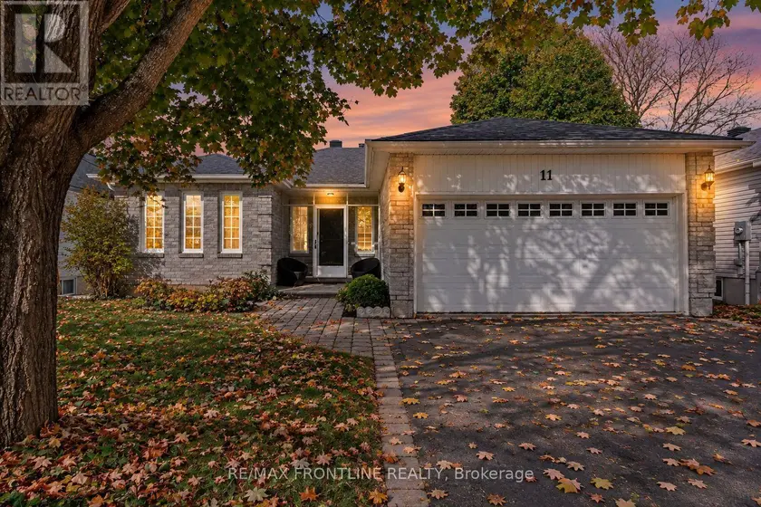 Detached at 11 TREELAWN BOULEVARD, Perth