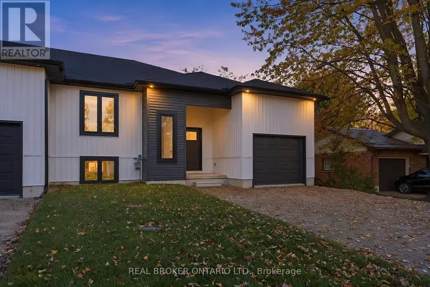 Townhouse at 4 - 151 DAVIS STREET, Southwest Middlesex