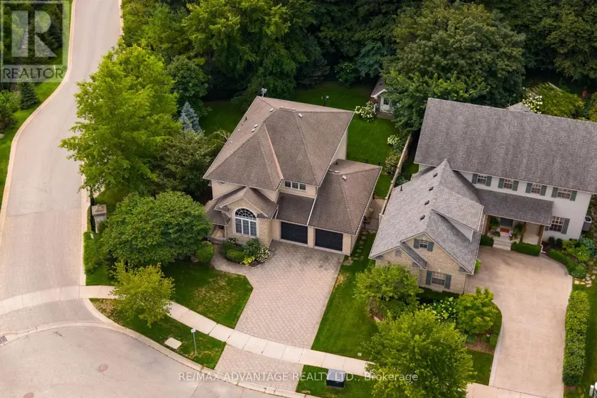 Detached at 1519 SHORE ROAD, London South