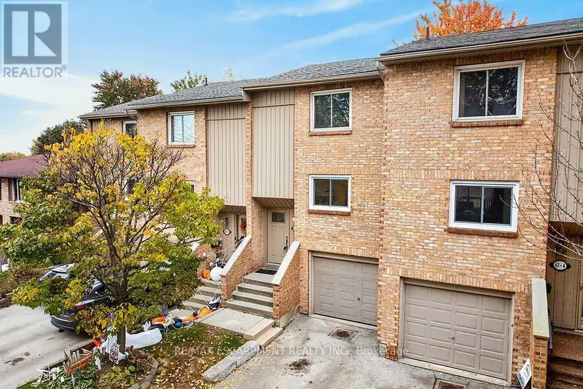 Townhouse at 3 - 63 FONTHILL ROAD, Hamilton