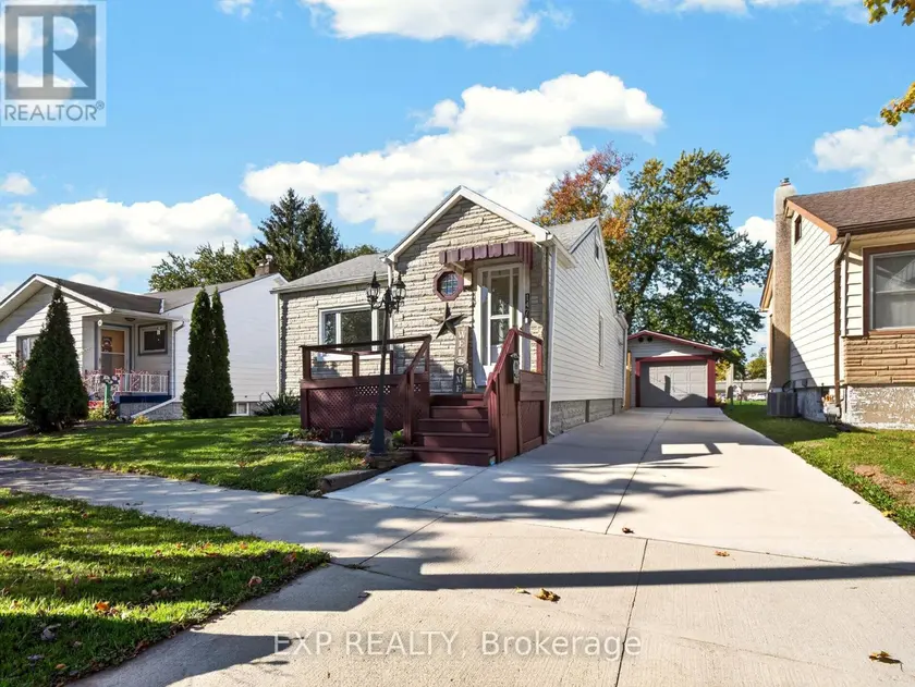 Detached at 147 DOVER ROAD, Welland