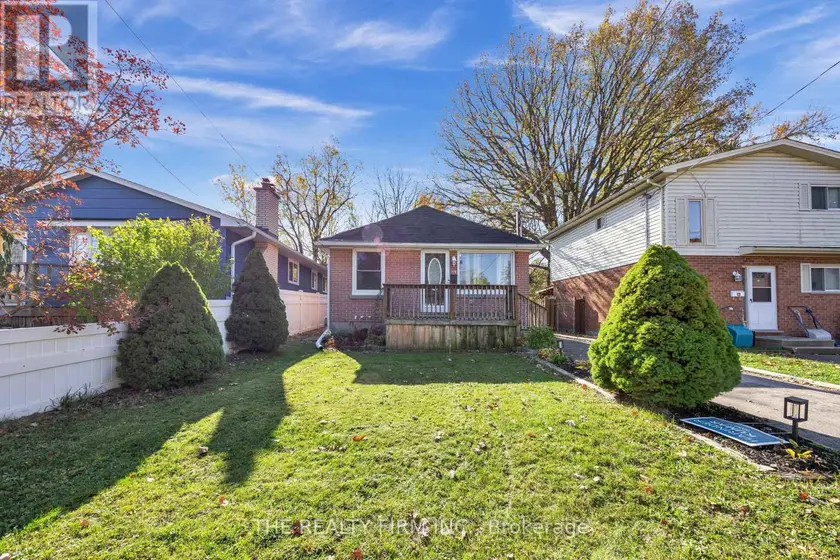 Detached at 119 EMERY STREET W, London South