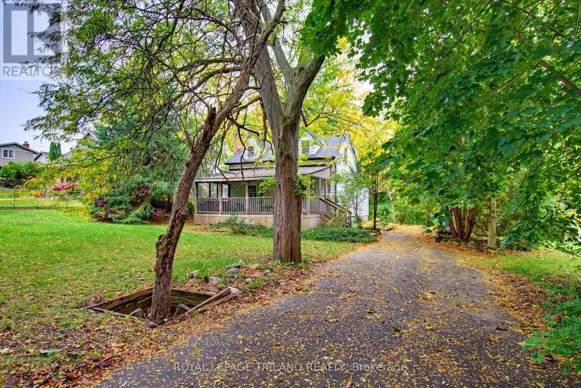Detached at 585 BOLER ROAD, London