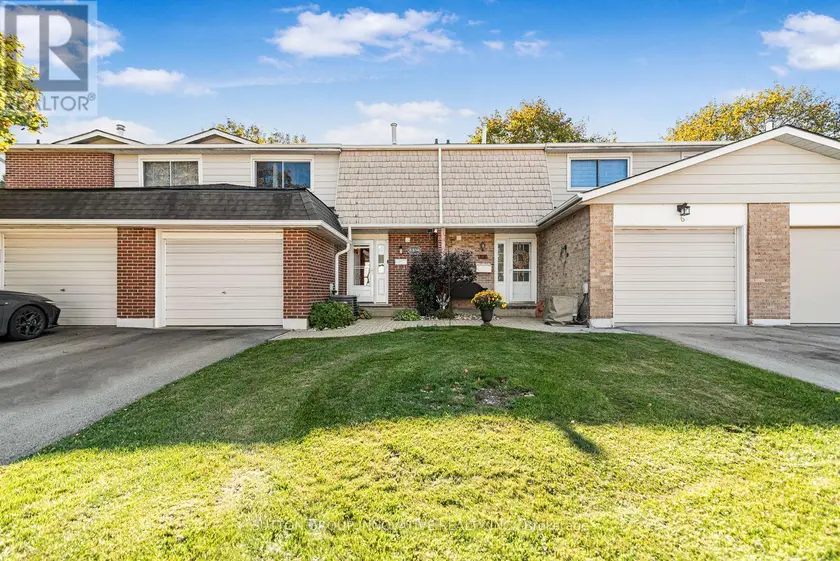 Townhouse at 7 - 100 ST. ANDREWS COURT, Hamilton