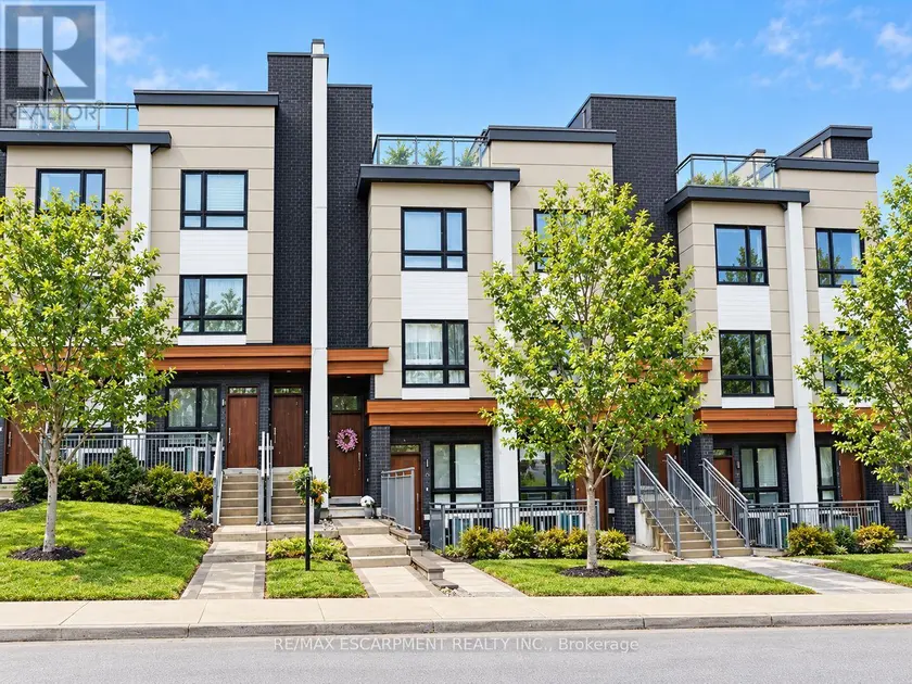 Townhouse at 10 - 39 ROBINSON STREET N, Grimsby