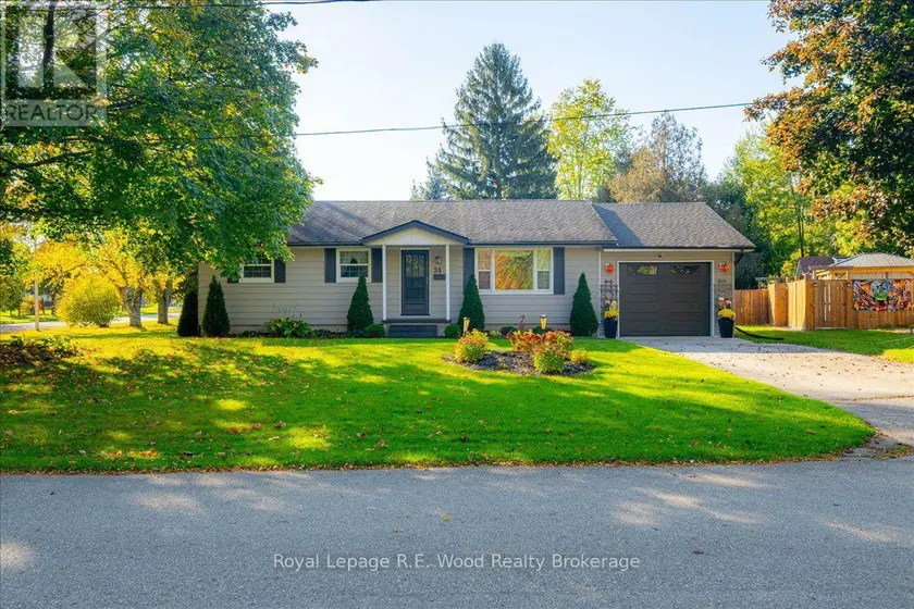 Detached at 24 PARKDALE AVENUE, Tillsonburg