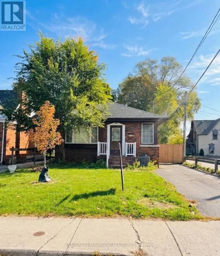 Detached at 16 KINGSMOUNT STREET, Hamilton