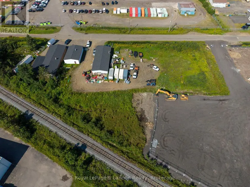 Other at 841, Thunder Bay