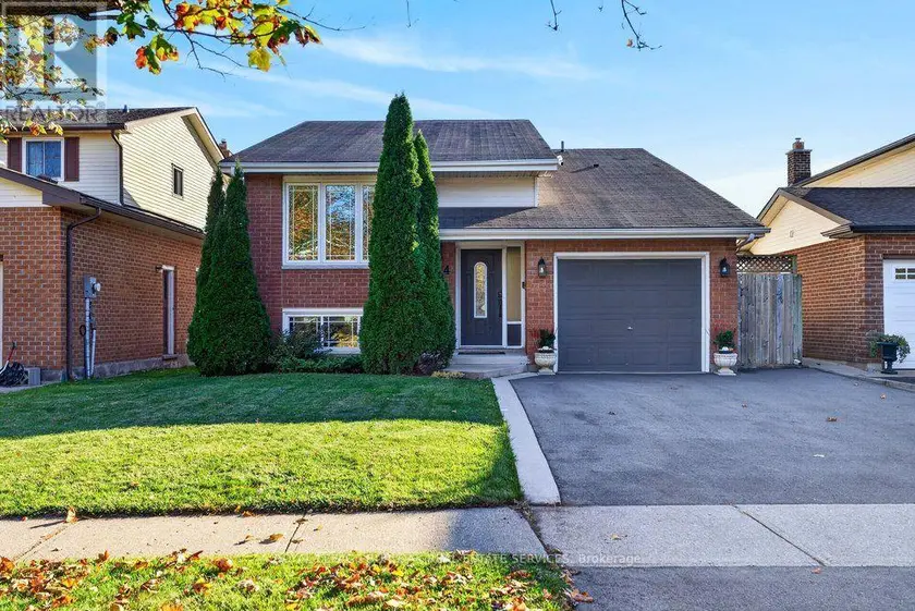 Detached at 4 VANCE CRESCENT, Hamilton