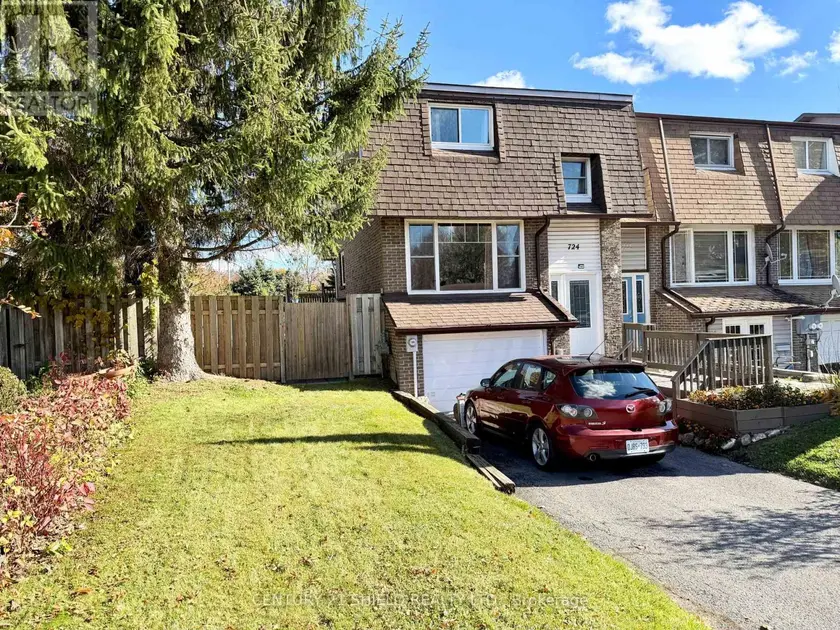 Townhouse at 724 GLENGARRY BOULEVARD, Cornwall