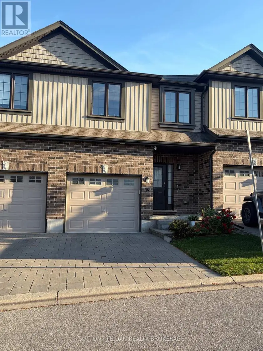 Townhouse at 35 - 1030 OAKCROSSING GATE, London